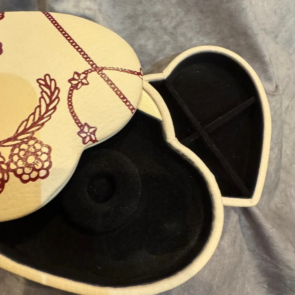 Pandora Leather Heart-Shaped Cream Jewelry 3 tier Box with Red Floral‎ Design